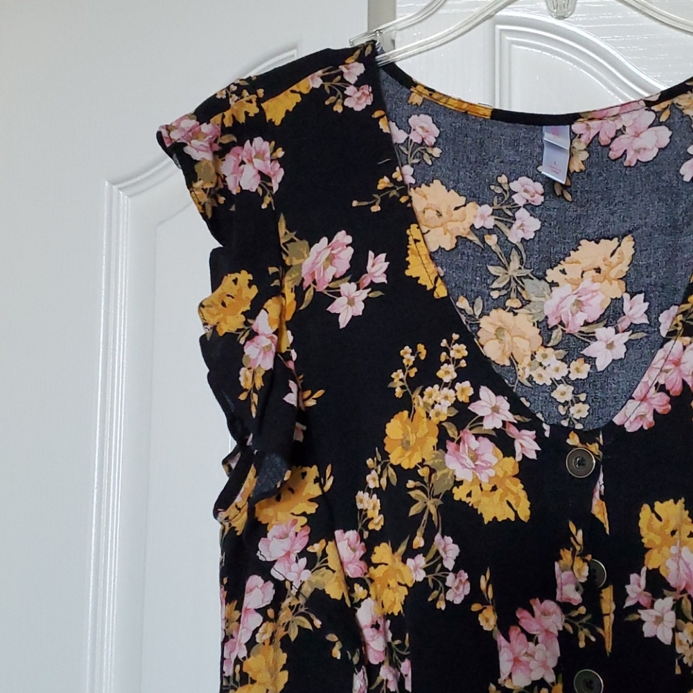 Floral jumpsuit with flutter sleeves